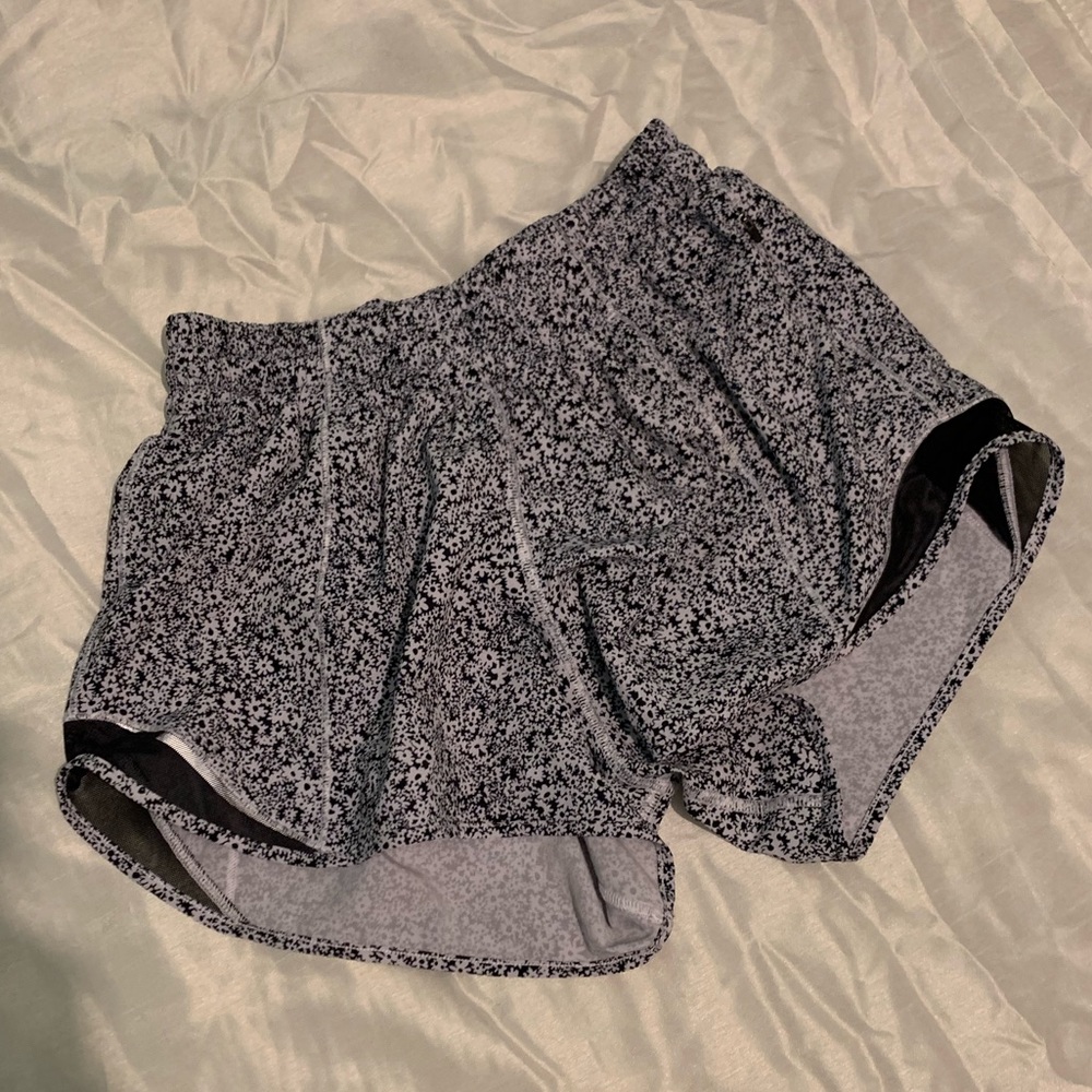 Lululemon shorts (2.5in.), like new. Worn twice.